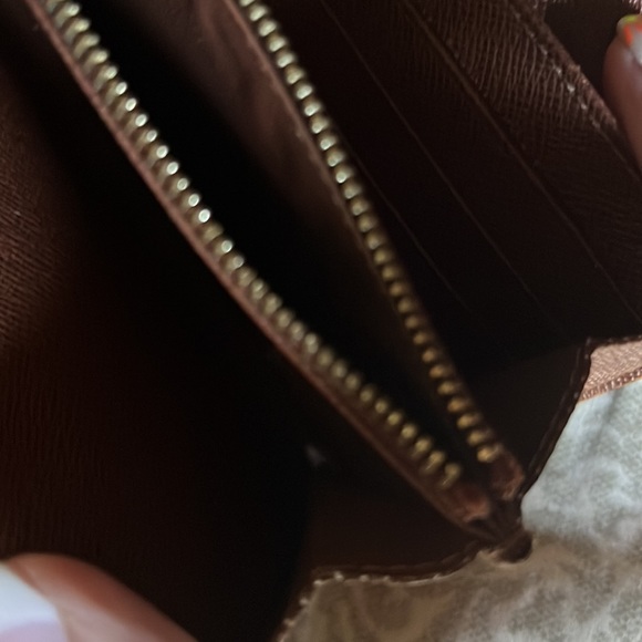 Louis Vuitton Sarah Monogram Leather Wallet - Picture 5 of 8